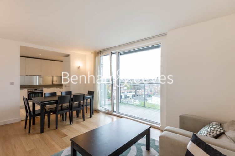 2 bedrooms flat to rent in Station Approach, Hayes, UB3-image 2