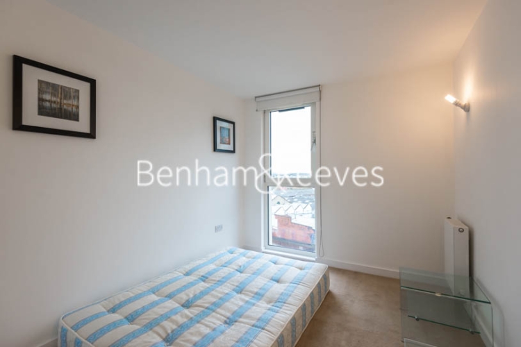 2 bedrooms flat to rent in Station Approach, Hayes, UB3-image 5