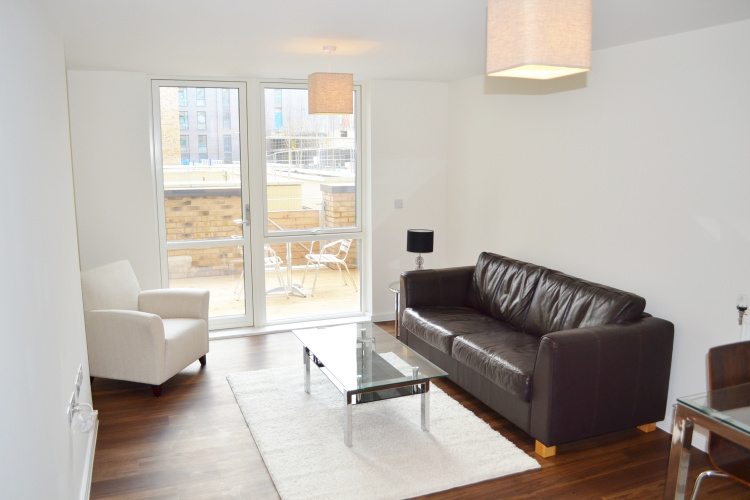 1 bedroom flat to rent in Bollo Bridge Road, Acton W3-image 1