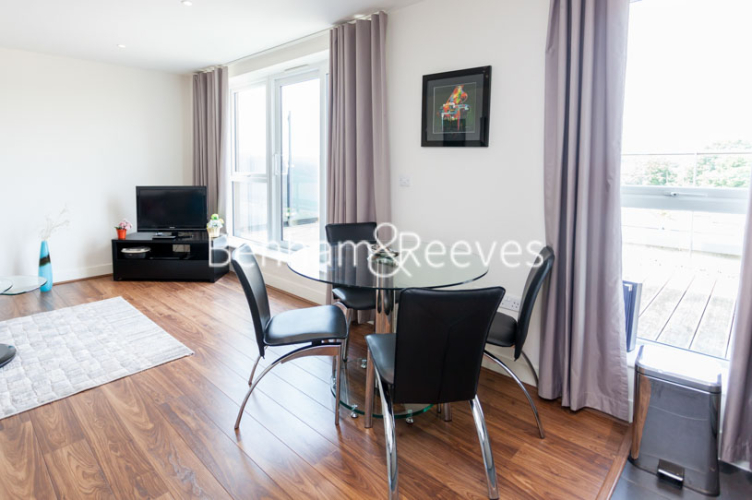 2 bedrooms flat to rent in Bromyard Avenue, Acton, W3-image 3