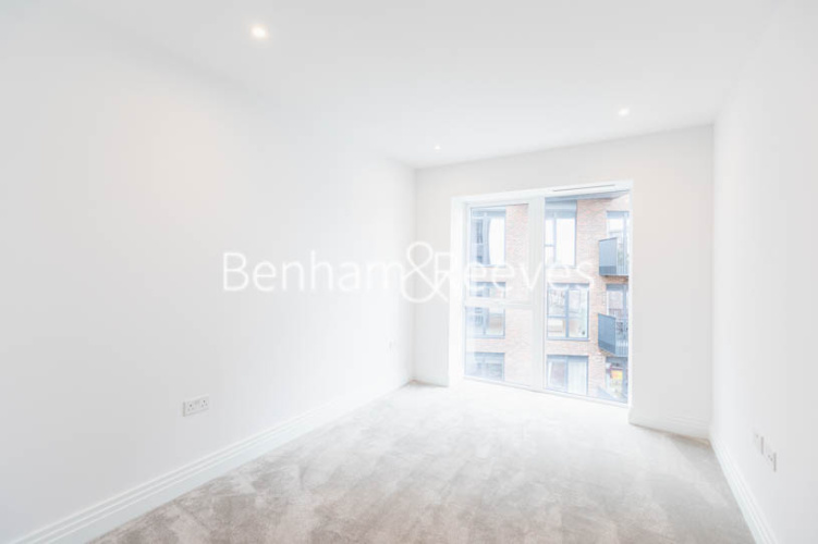 2  bedrooms flat to rent in Filmworks Walk, Ealing, W5-image 3