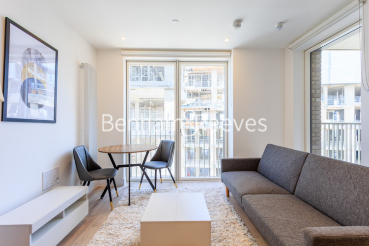 Studio flat to rent in Heartwood Boulevard, Acton, W3-image 1