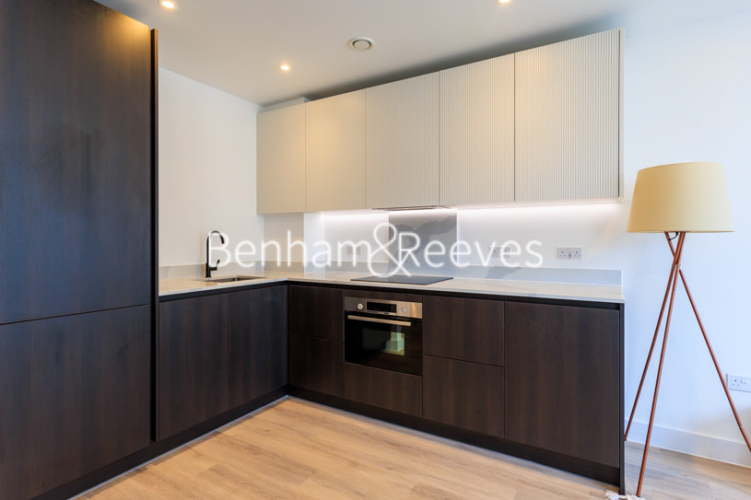 Studio flat to rent in Heartwood Boulevard, Acton, W3-image 2