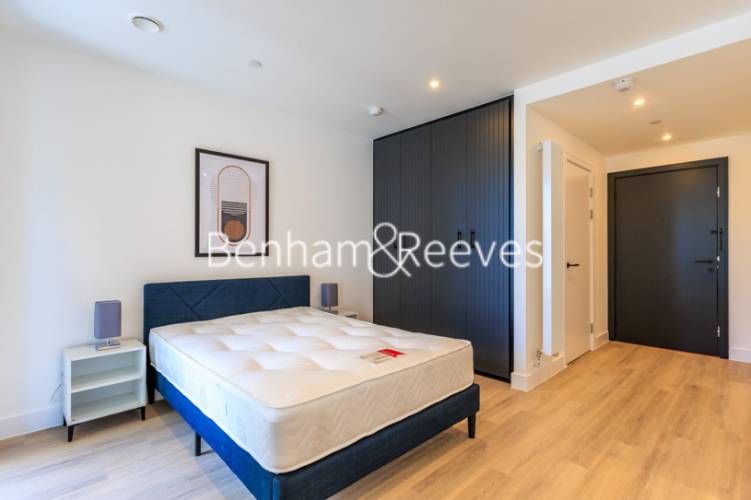 Studio flat to rent in Heartwood Boulevard, Acton, W3-image 3