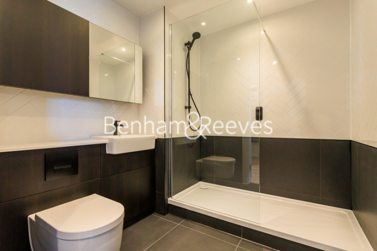 Studio flat to rent in Heartwood Boulevard, Acton, W3-image 4