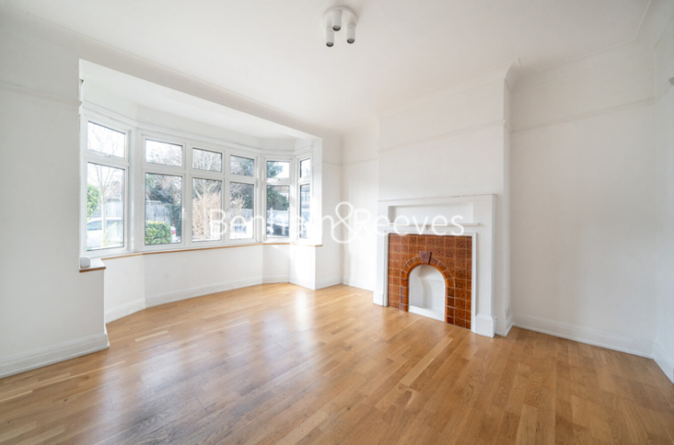 4 bedrooms house to rent in Brentmead gardens, Ealing, NW10-image 2