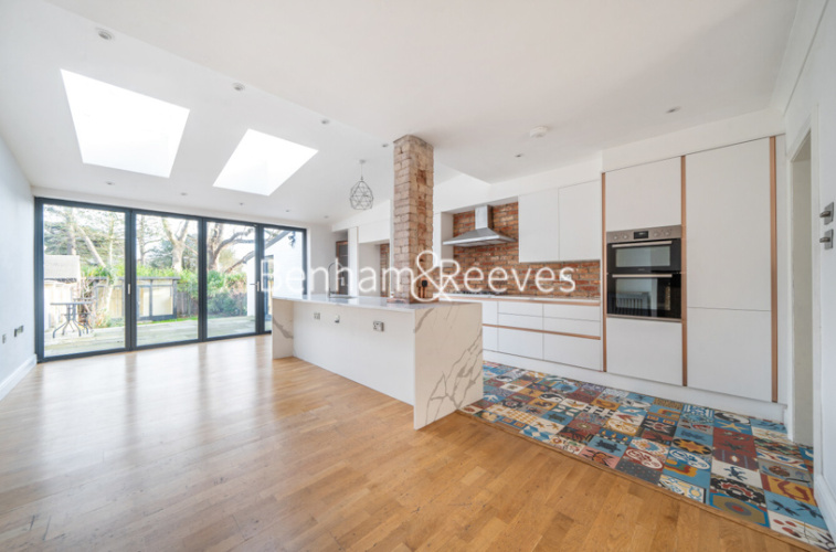 4 bedrooms house to rent in Brentmead gardens, Ealing, NW10-image 4