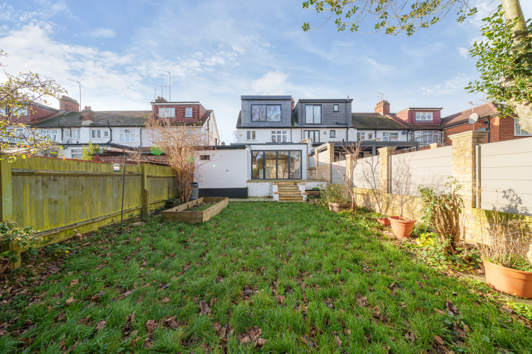 4 bedrooms house to rent in Brentmead gardens, Ealing, NW10-image 11