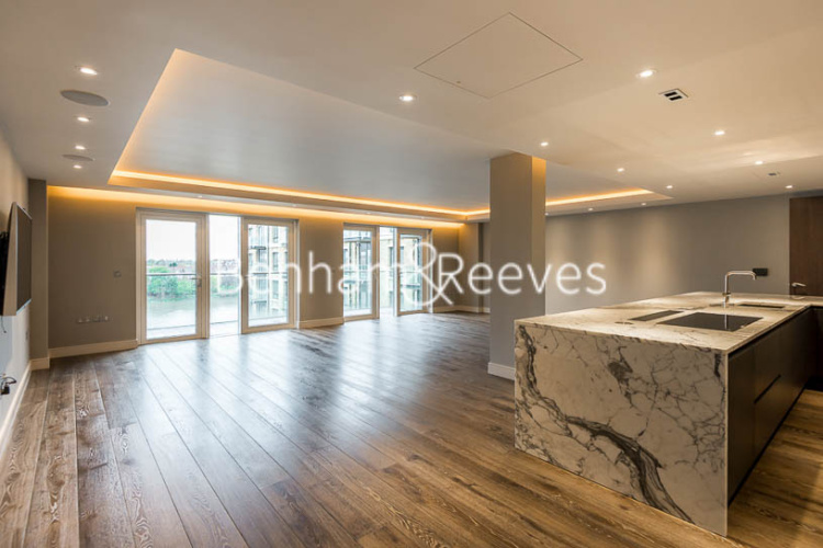 4 bedrooms flat to rent in Regatta Lane, Hammersmith, W6-image 1