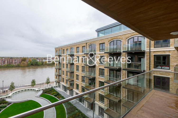 4 bedrooms flat to rent in Regatta Lane, Hammersmith, W6-image 5