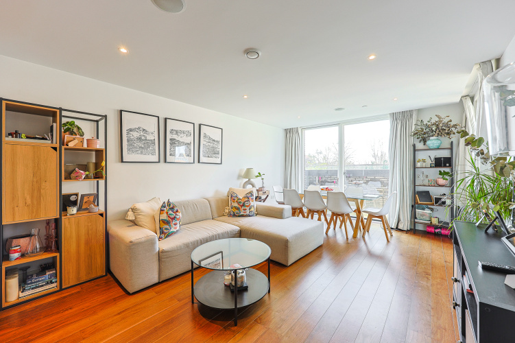 1  bedroom flat to rent in London Square, Putney, SW15-image 13