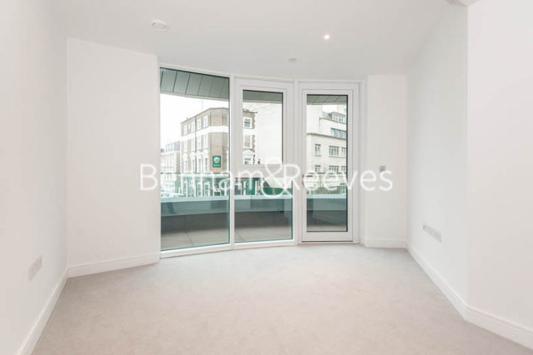 2 bedrooms flat to rent in Sovereign Court, Hammersmith, W6-image 3