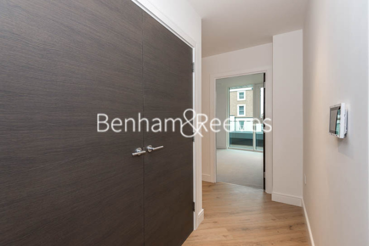 2  bedrooms flat to rent in Sovereign Court, Hammersmith, W6-image 9