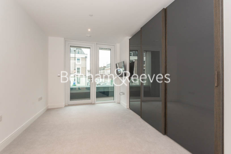 2 bedrooms flat to rent in Sovereign Court, Hammersmith, W6-image 11