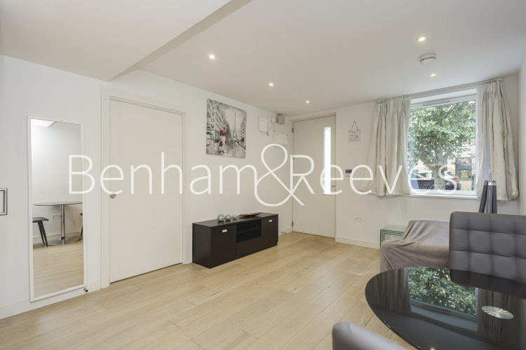 1 bedroom flat to rent in Albion Court, Hammersmith, W6-image 12