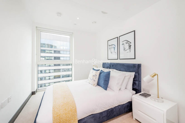 3 bedrooms flat to rent in Sovereign Court, Hammersmith, W6-image 11