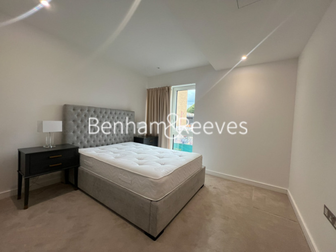 1 bedroom flat to rent in Holland House, Parrs Way, W6-image 3