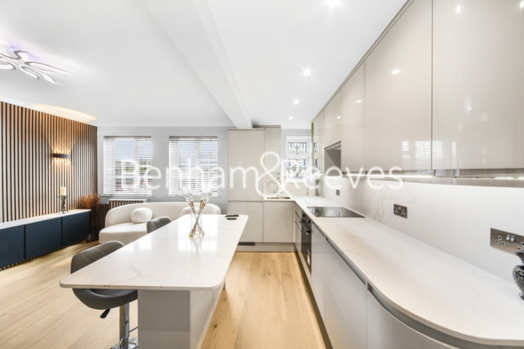 1 bedroom flat to rent in Stafford Court, Goldhawk Road, W6-image 2