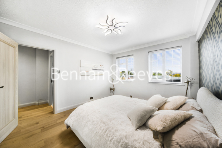 1 bedroom flat to rent in Stafford Court, Goldhawk Road, W6-image 3