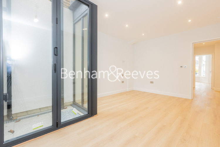 3 bedrooms flat to rent in Disraeli Road, Hammersmith, SW15-image 15