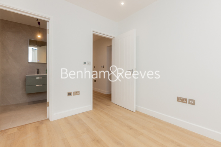 3 bedrooms flat to rent in Disraeli Road, Hammersmith, SW15-image 16