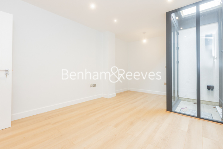 3 bedrooms flat to rent in Disraeli Road, Hammersmith, SW15-image 18