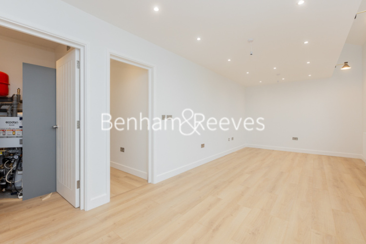 2 bedrooms flat to rent in Disraeli Road, Hammersmith, SW15-image 9