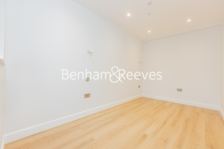 2 bedrooms flat to rent in Disraeli Road, Hammersmith, SW15-image 11