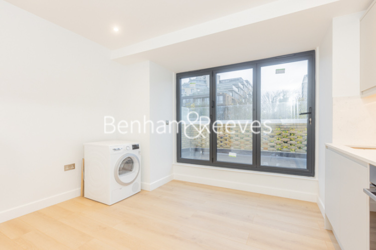 2 bedrooms flat to rent in Disraeli Road, Hammersmith, SW15-image 1