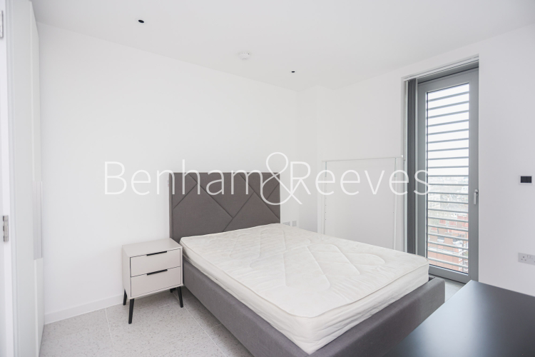 1 bedroom flat to rent in The Silk District, Whitechapel, E1-image 3