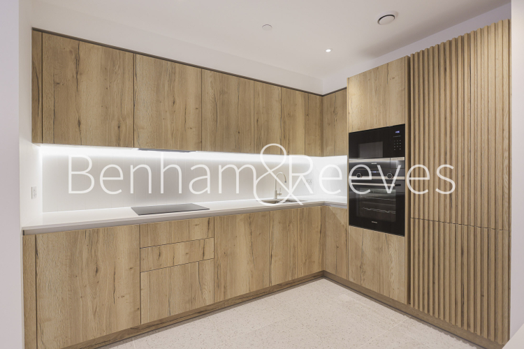 2 bedrooms flat to rent in Bouchon Point, Whitechapel, E1-image 2