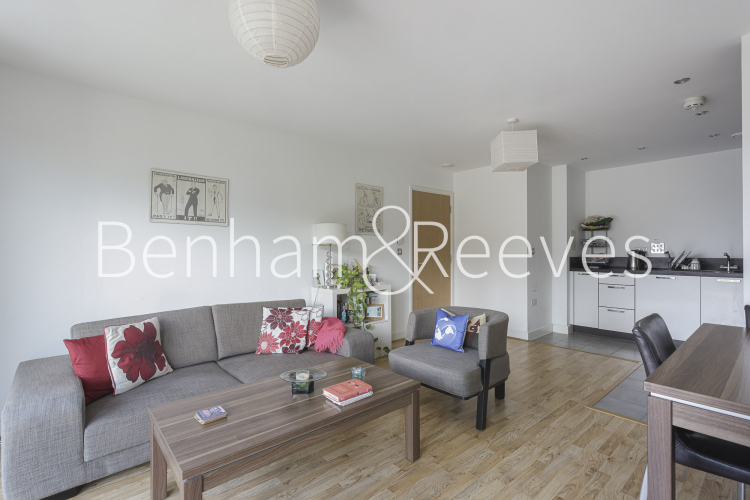 1 bedroom flat to rent in Montreal House, Surrey Quays Road, SE16-image 1