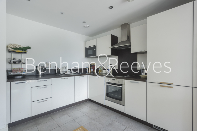 1 bedroom flat to rent in Montreal House, Surrey Quays Road, SE16-image 2