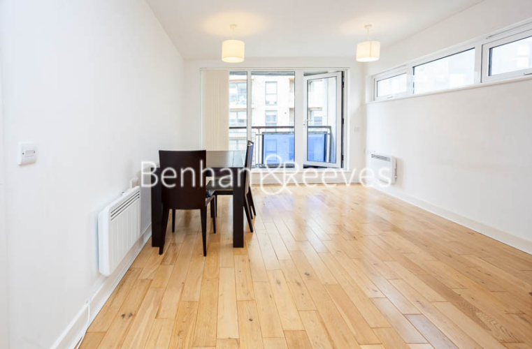 2 bedrooms flat to rent in Tarves Way, Surrey Quays, SE10-image 1