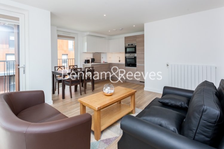 2 bedrooms flat to rent in Royal Victoria Gardens, Whiting Way, SE16-image 9