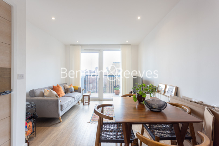 1  bedroom flat to rent in Endeavour House, Ashton Reach, SE16-image 1