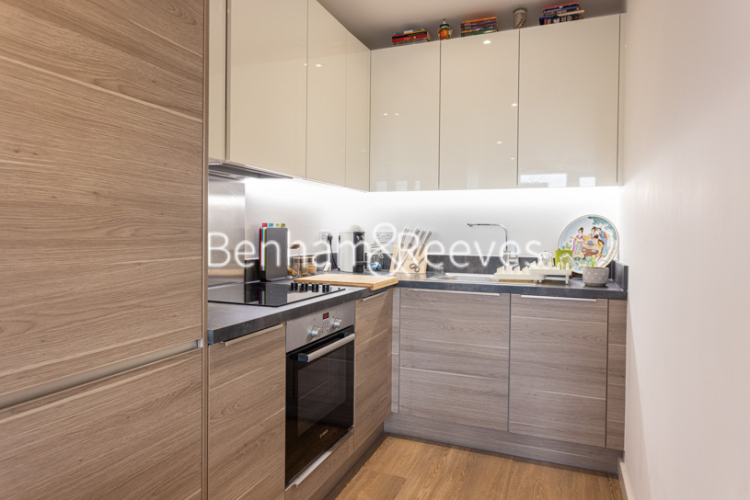 1  bedroom flat to rent in Endeavour House, Ashton Reach, SE16-image 2