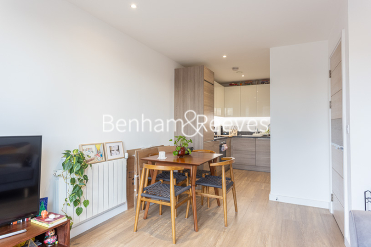 1  bedroom flat to rent in Endeavour House, Ashton Reach, SE16-image 8