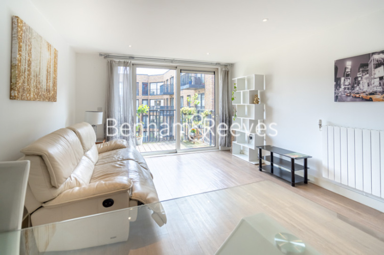 3 bedrooms flat to rent in Navigation House, Whiting Way, SE16-image 1