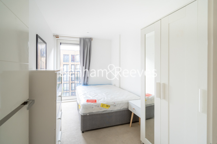 3 bedrooms flat to rent in Navigation House, Whiting Way, SE16-image 3