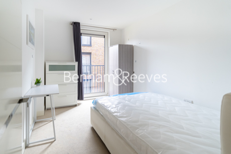 3 bedrooms flat to rent in Navigation House, Whiting Way, SE16-image 9