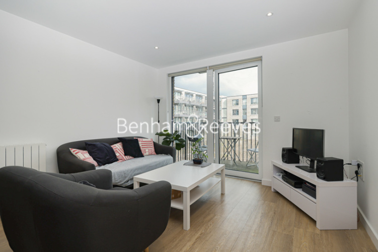 3  bedrooms flat to rent in Endeavour House, Surrey Quays, SE16-image 1