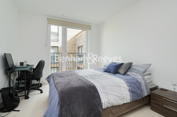 3  bedrooms flat to rent in Endeavour House, Surrey Quays, SE16-image 3