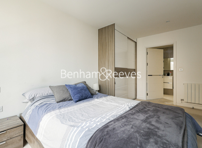 3  bedrooms flat to rent in Endeavour House, Surrey Quays, SE16-image 8