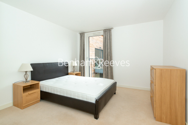 3  bedrooms flat to rent in Endeavour House, Surrey Quays, SE16-image 11