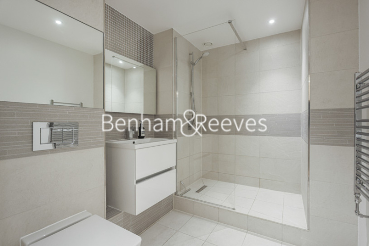 3 bedrooms flat to rent in Quinton Court, Plough Way, SE16-image 4