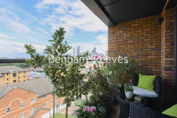 3 bedrooms flat to rent in Quinton Court, Plough Way, SE16-image 5