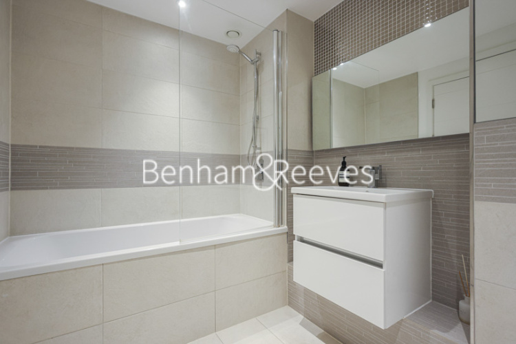 3 bedrooms flat to rent in Quinton Court, Plough Way, SE16-image 10