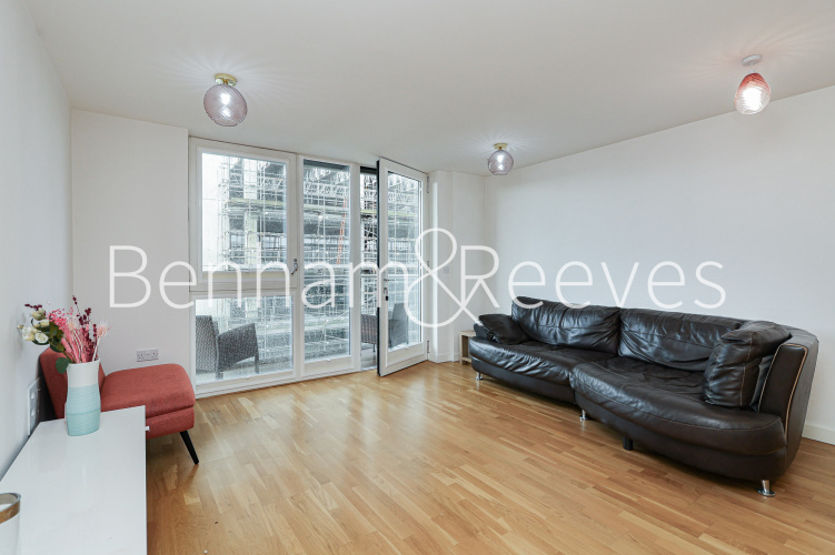 2 bedrooms flat to rent in Myrtle Court, Baltic Avenue, TW8-image 1