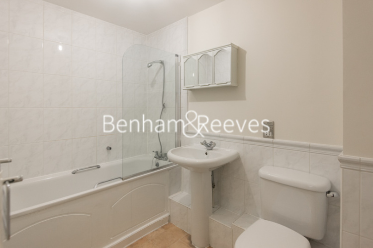 2 bedrooms flat to rent in St George’s Wharf, Nine Elms, SW8-image 4